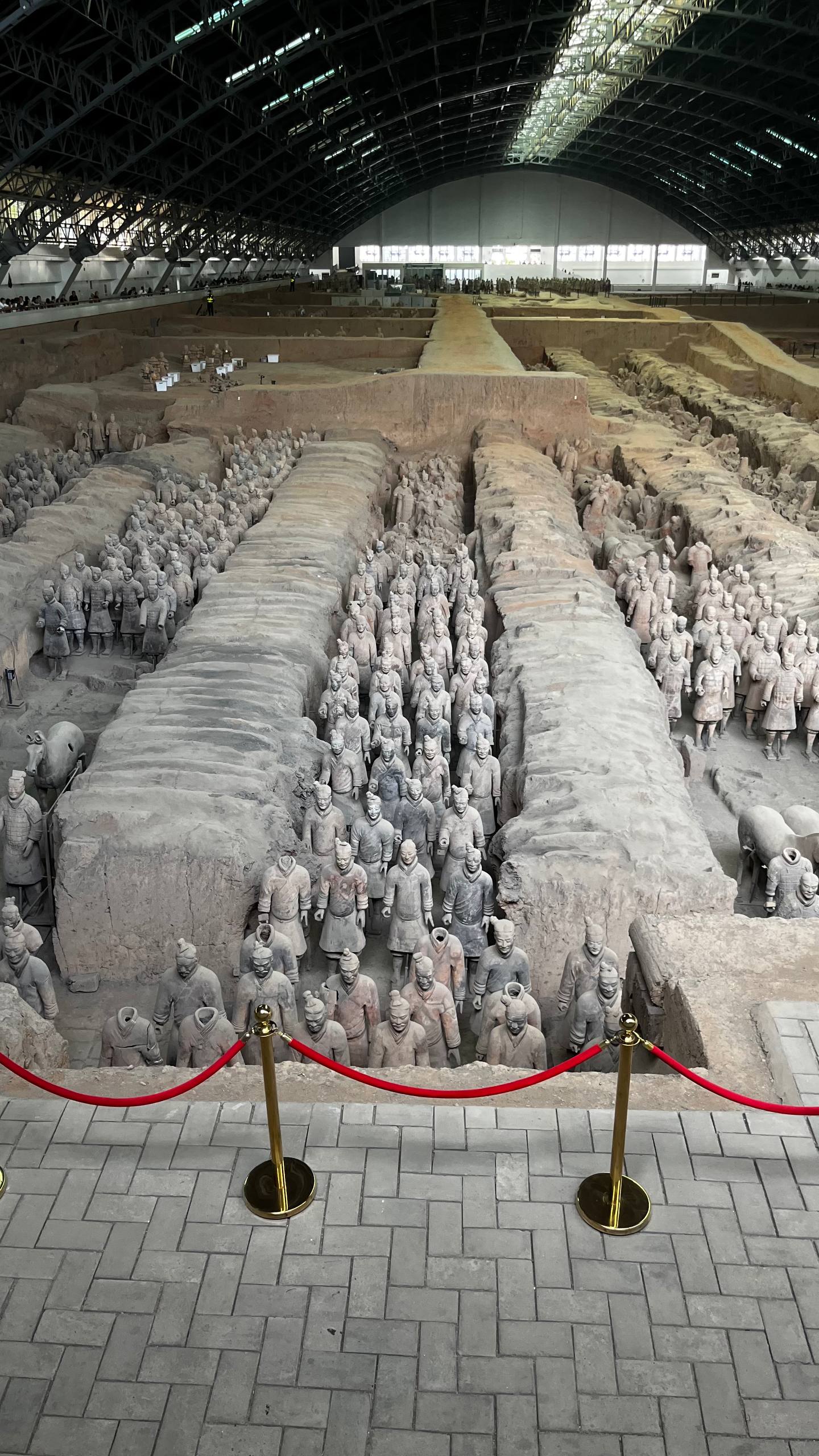 Угнал в Китай
Краткая хроника недели:
Пил водку 56 градусов, карабкался по ступенькам Великой китайской стены, трогал изделия из нефрита, ел утку по-пекински, запивая китайским пивом, крутил барабаны ... | Сетка — социальная сеть от hh.ru