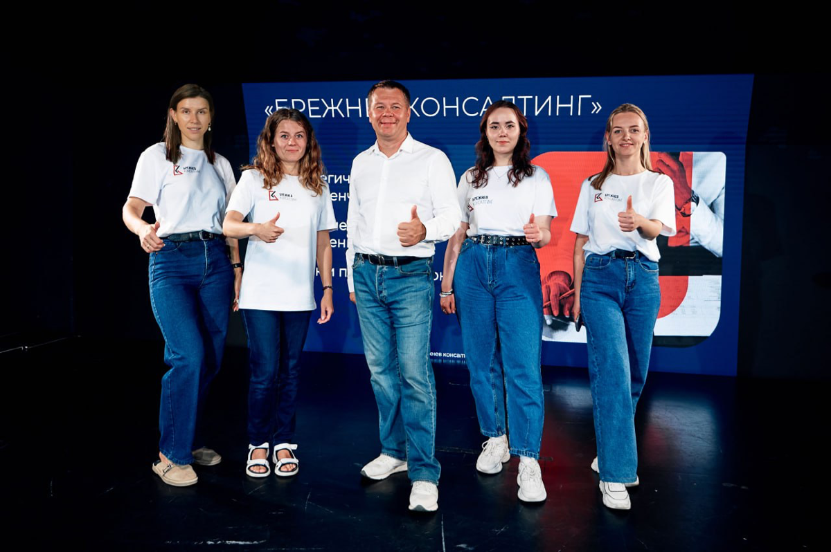 Привет, друзья! Мы — команда Брежнев консалтинг. | Сетка — социальная сеть от hh.ru