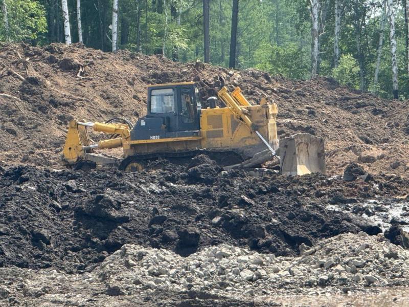 💰 В Приамурье ликвидировали подпольный золотой прииск
В Амурской области сотрудники полиции накрыли нелегальный прииск у реки Бысса. На месте задержали 27 мигрантов, работавших без документов | Сетка — социальная сеть от hh.ru