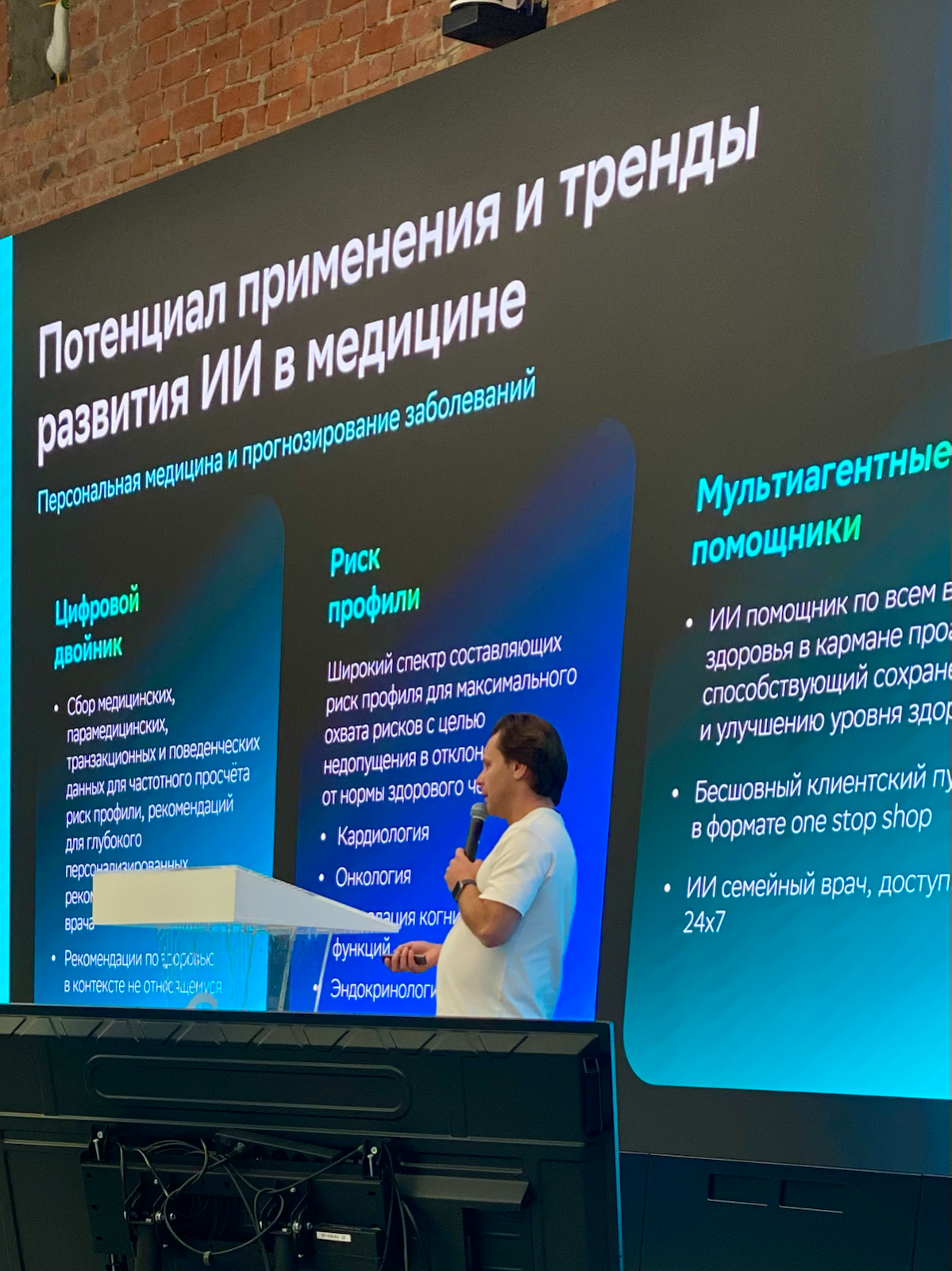 Выйти из комнаты | Сетка — социальная сеть от hh.ru
