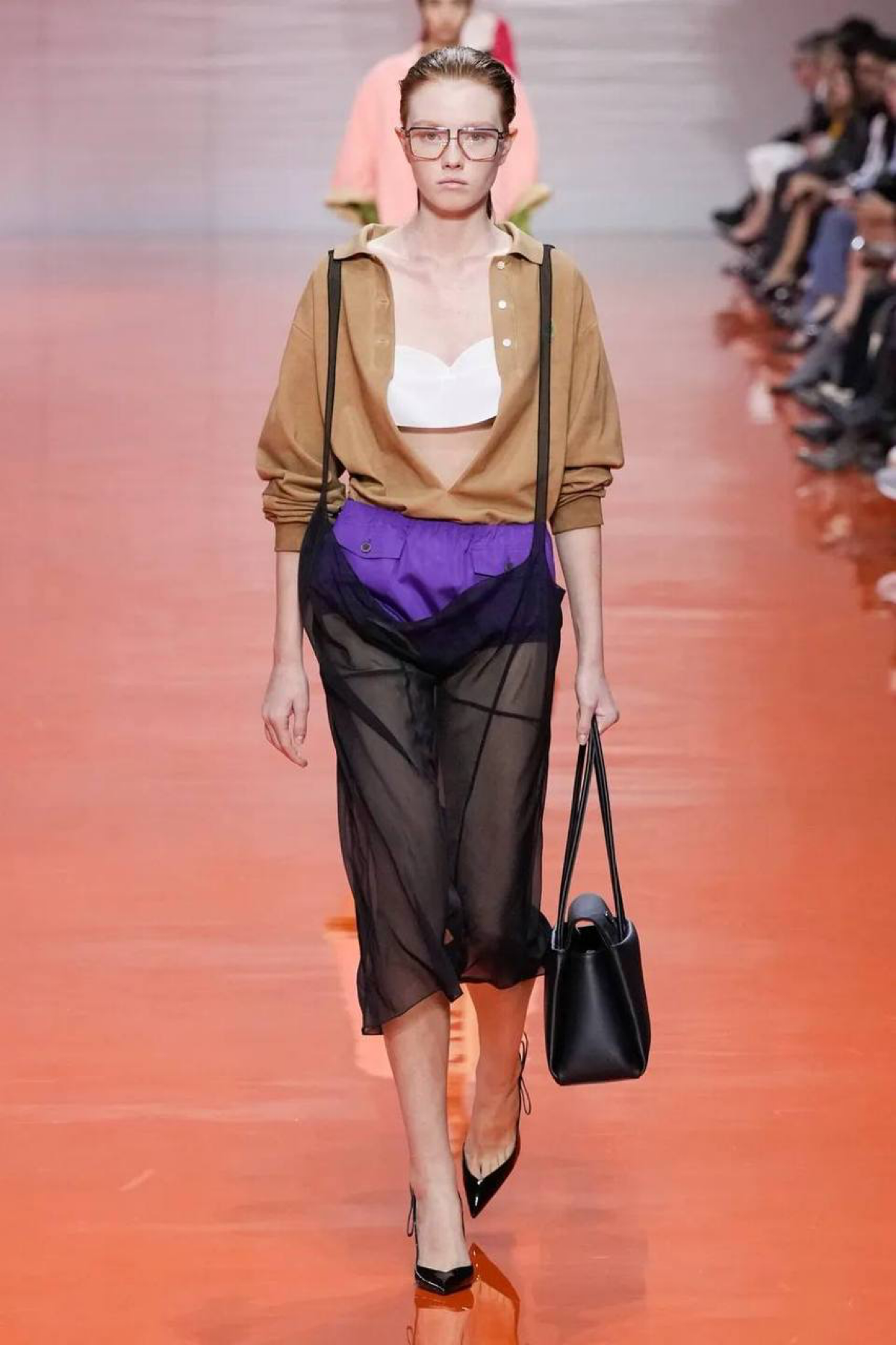 Prada 2026: переосмысление каждой детали 🪡 | Сетка — социальная сеть от hh.ru