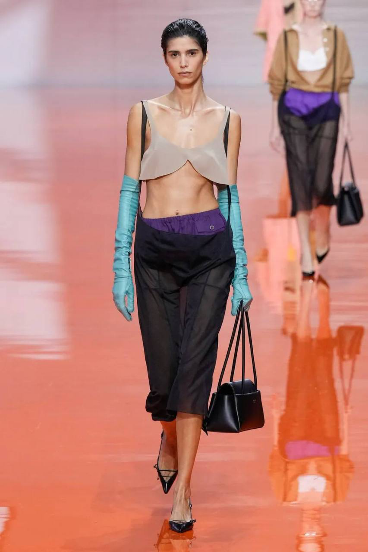 Prada 2026: переосмысление каждой детали 🪡 | Сетка — социальная сеть от hh.ru