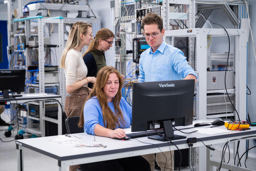 ⏺В НИТУ МИСИС создали способ оптимизировать квантовые алгоритмы
Специалисты НИТУ МИСИС разработали новый протокол для квантовых вычислений, повышающий точность поиска оптимальных решений | Сетка — социальная сеть от hh.ru