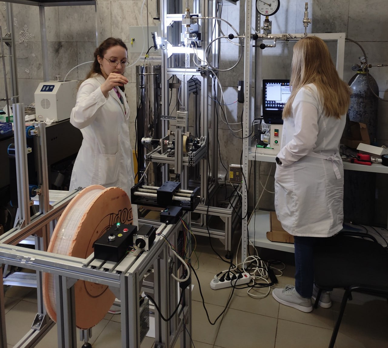 ⏺В ИХВВ РАН разработали новое оптоволокно с рекордно низкими потерями — 0,79 дБ/м на длине волны 10,6 мкм
Учёные Института химии высокочистых веществ имени Г. Г | Сетка — социальная сеть от hh.ru