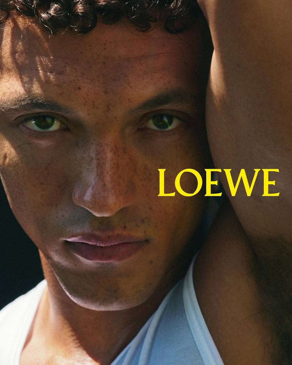 Визуал Loewe SS’26 как пожелание прекрасных выходных | Сетка — социальная сеть от hh.ru