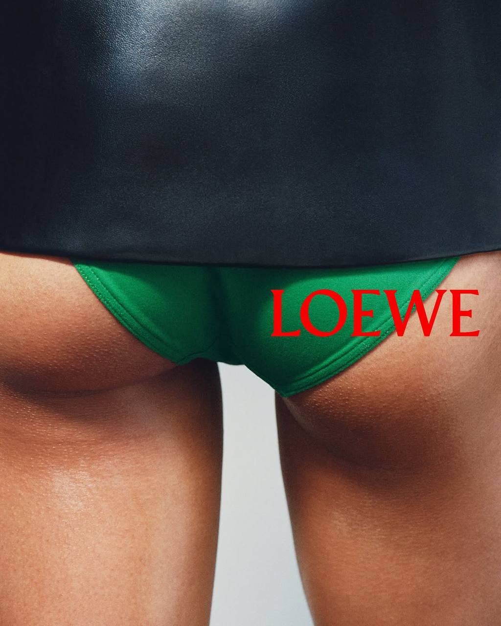 Визуал Loewe SS’26 как пожелание прекрасных выходных | Сетка — социальная сеть от hh.ru