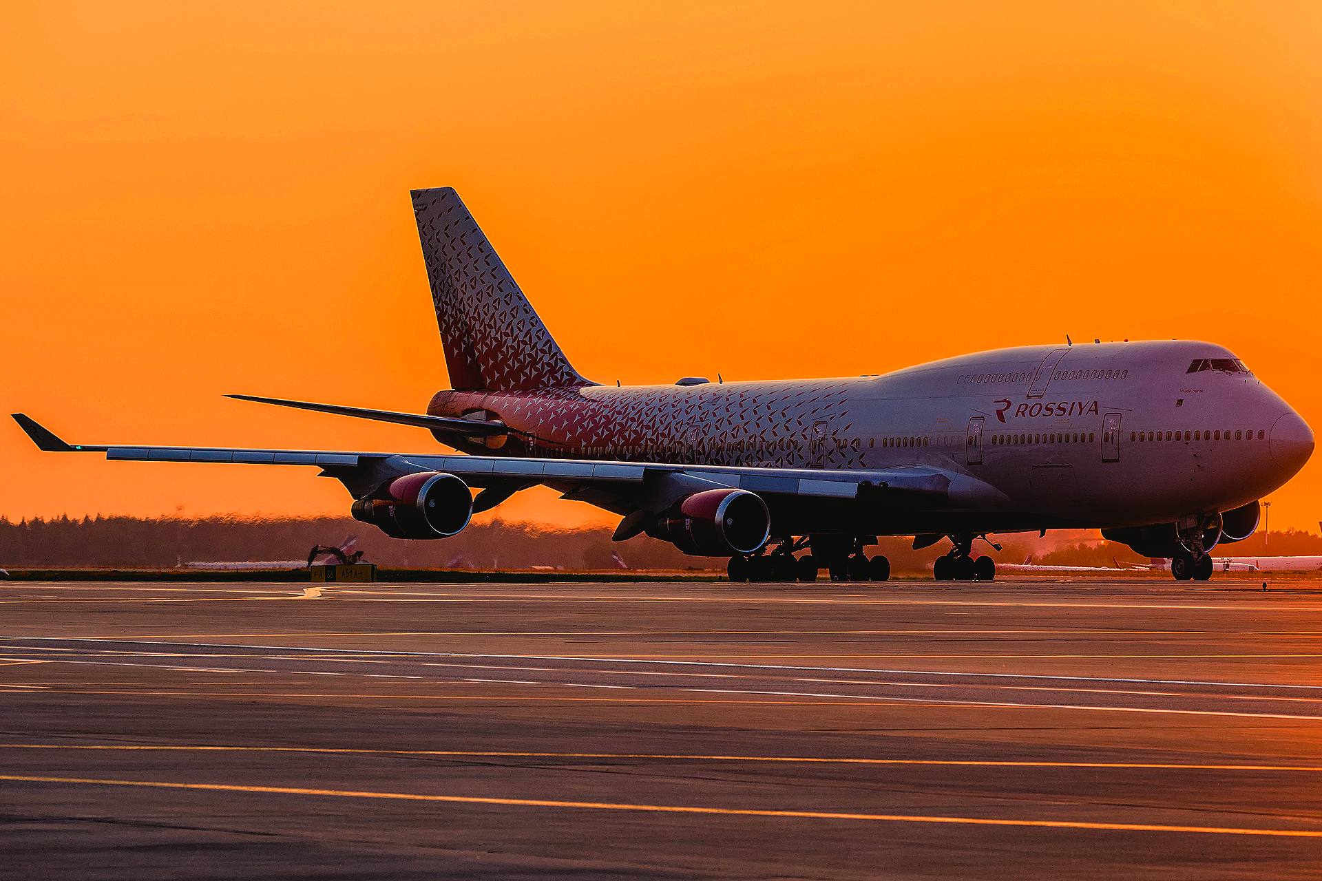 Как у «горбатого» появился горб или стратегический просчет ценой в успех
Одна из самых интересных и знаковых особенностей самолета Boeing 747 — это его «горб» (hump), но причина его появления гораздо ... | Сетка — социальная сеть от hh.ru