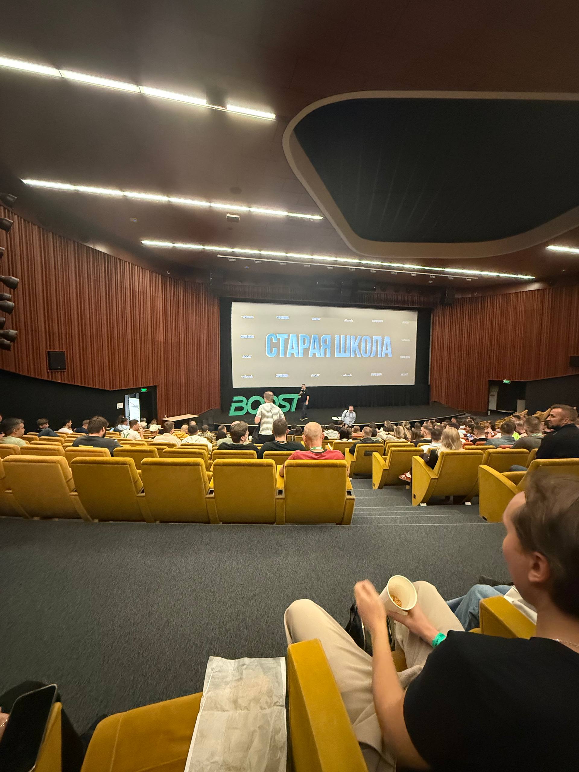 Заметки с BOOST
От звонка до звонка был оба дня на конференции. Посетил доклады во всех потоках, кроме «Дизайн и креатив».
Выделил несколько мыслей:
1. Консультируйте клиента по бизнесовым решениям | Сетка — социальная сеть от hh.ru