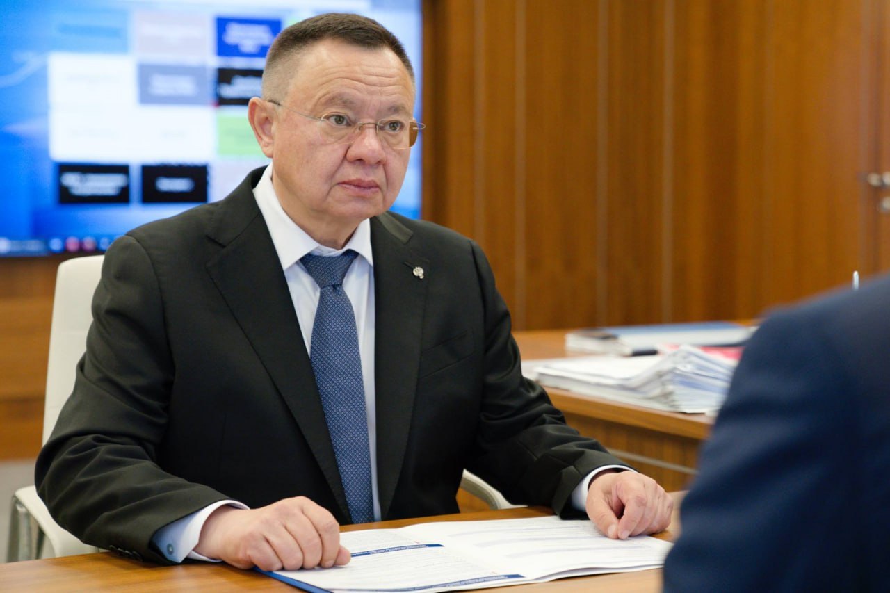 Министр строительства и ЖКХ РФ Ирек Файзуллин с заместителем руководителя Федерального Казначейства Эли Исаевым обсудили вопросы повышения эффективности использования бюджетных средств при реализации ... | Сетка — социальная сеть от hh.ru