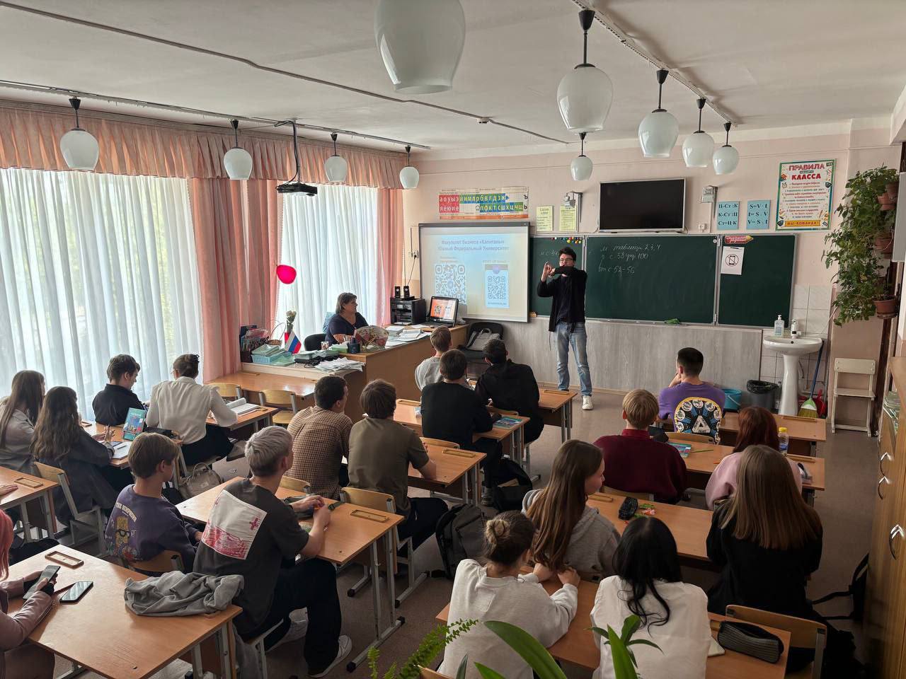 Школа капитанов: учёба через практику🤩
У нас на факультете стартовала программа «Школа капитанов» (раньше StartUp School) | Сетка — социальная сеть от hh.ru