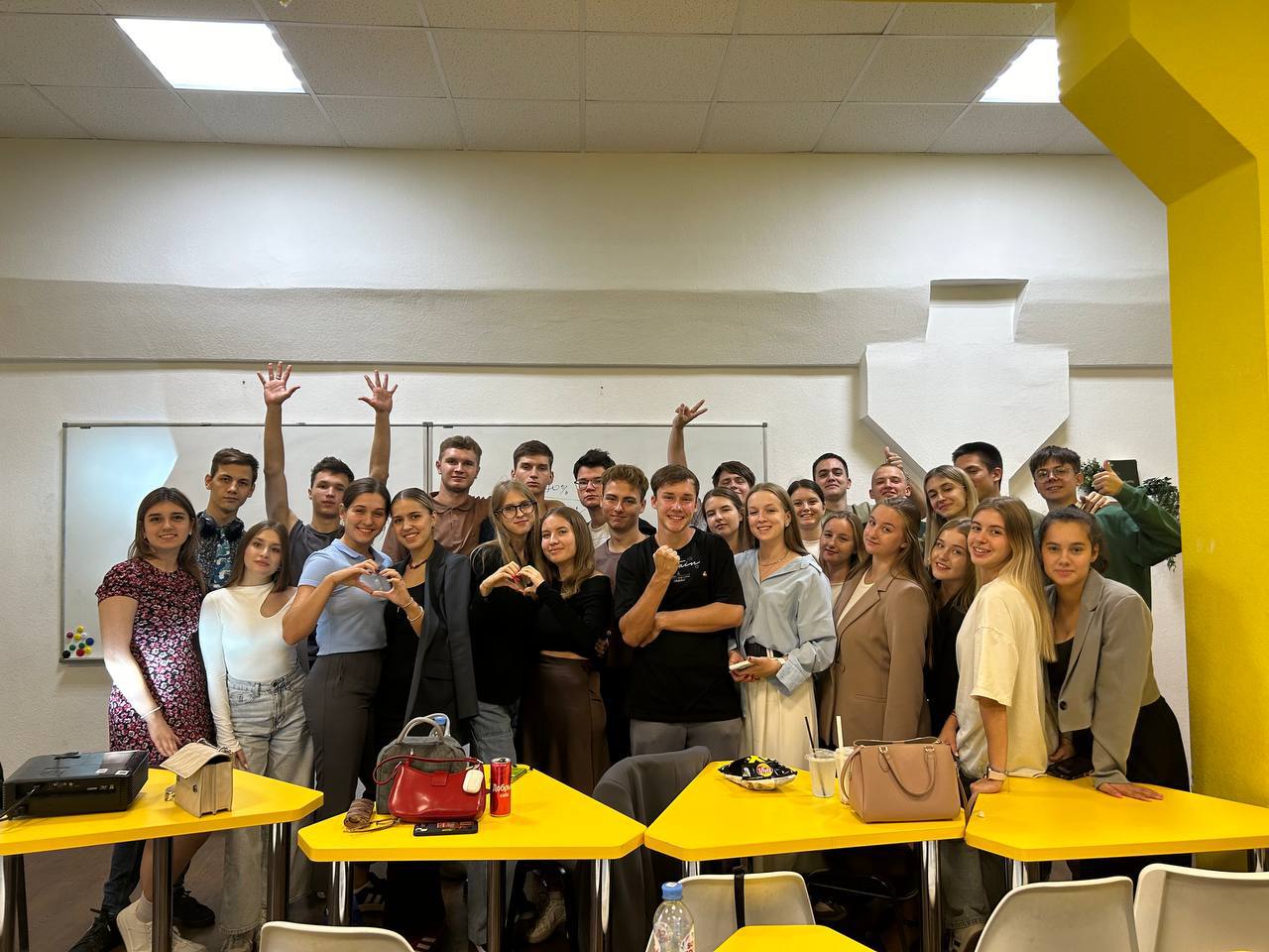 Школа капитанов: учёба через практику🤩
У нас на факультете стартовала программа «Школа капитанов» (раньше StartUp School) | Сетка — социальная сеть от hh.ru
