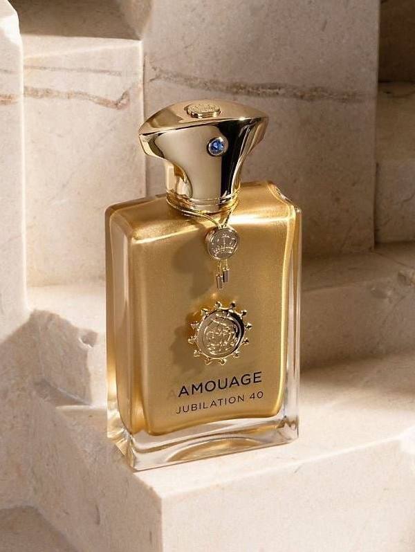 Шок года!
Вы знали, что у крышек флаконов Amouage вообще-то есть скрытый смысл. Точнее крышки женских ароматов повторяют форму купола Мечети Султана Кабуса в Омане | Сетка — социальная сеть от hh.ru