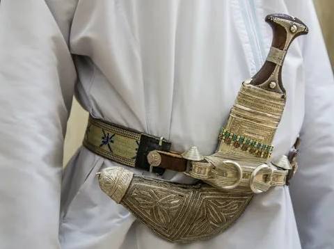 Шок года!
Вы знали, что у крышек флаконов Amouage вообще-то есть скрытый смысл. Точнее крышки женских ароматов повторяют форму купола Мечети Султана Кабуса в Омане | Сетка — социальная сеть от hh.ru