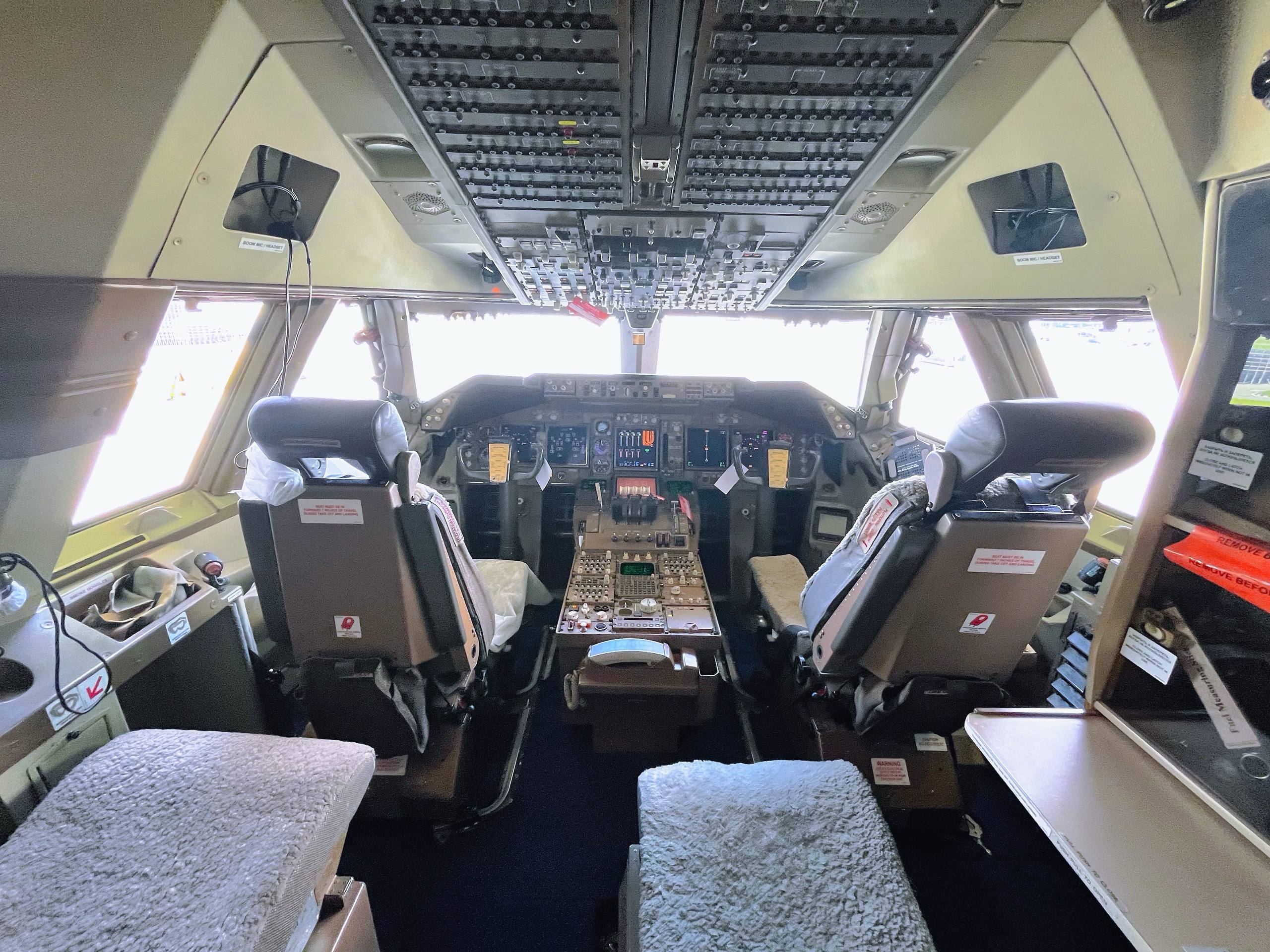 Кабина гиганта 747 в ожидании пилотов | Сетка — социальная сеть от hh.ru