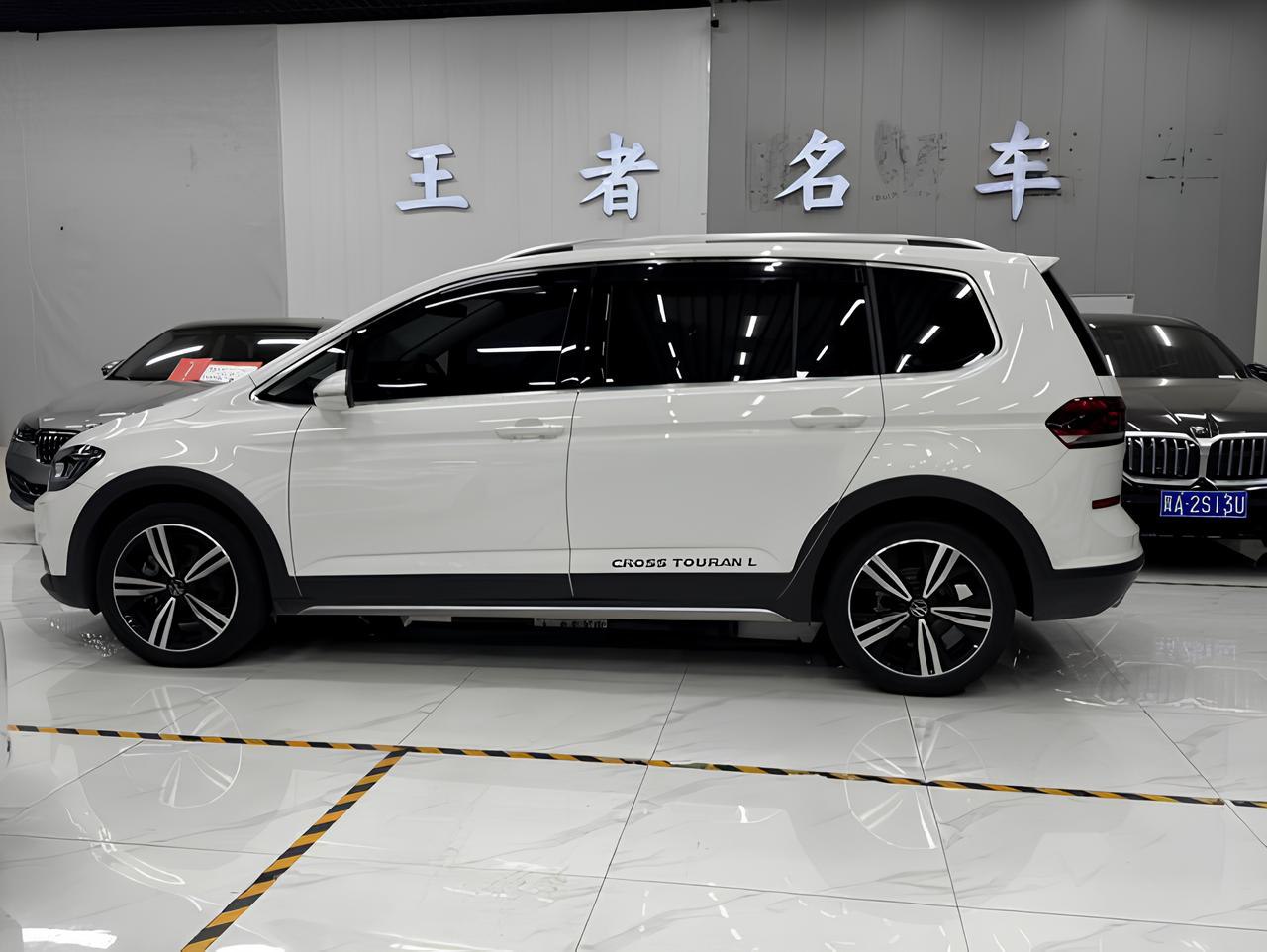 🚘 Volkswagen Touran L
7 мест для всей семьи и друзей
2022 Май • 30 536 км • бензин 1.4 л (150 л.с | Сетка — социальная сеть от hh.ru