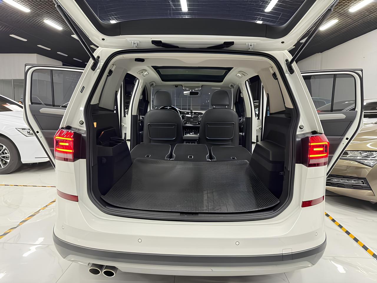 🚘 Volkswagen Touran L
7 мест для всей семьи и друзей
2022 Май • 30 536 км • бензин 1.4 л (150 л.с | Сетка — социальная сеть от hh.ru