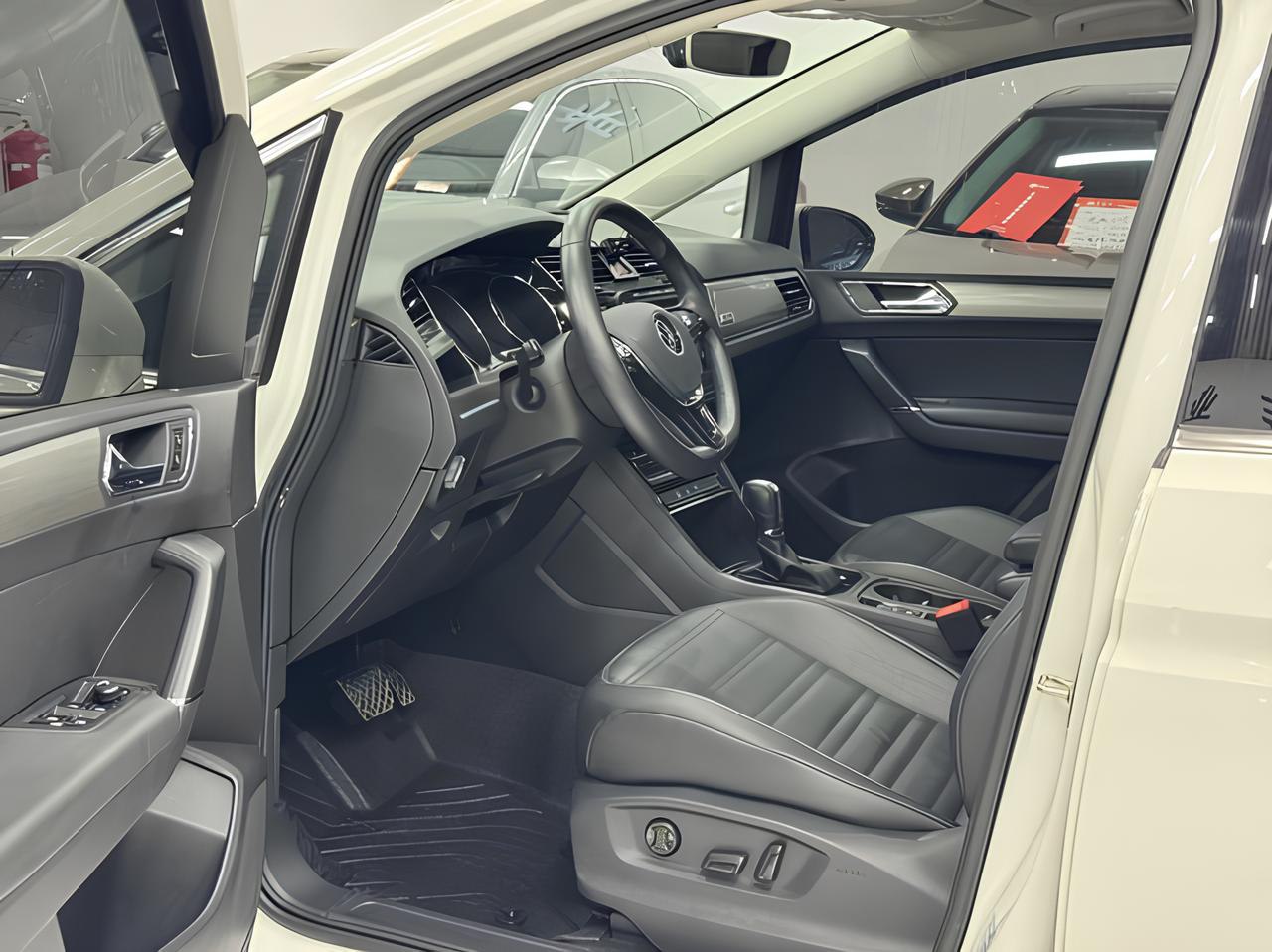 🚘 Volkswagen Touran L
7 мест для всей семьи и друзей
2022 Май • 30 536 км • бензин 1.4 л (150 л.с | Сетка — социальная сеть от hh.ru