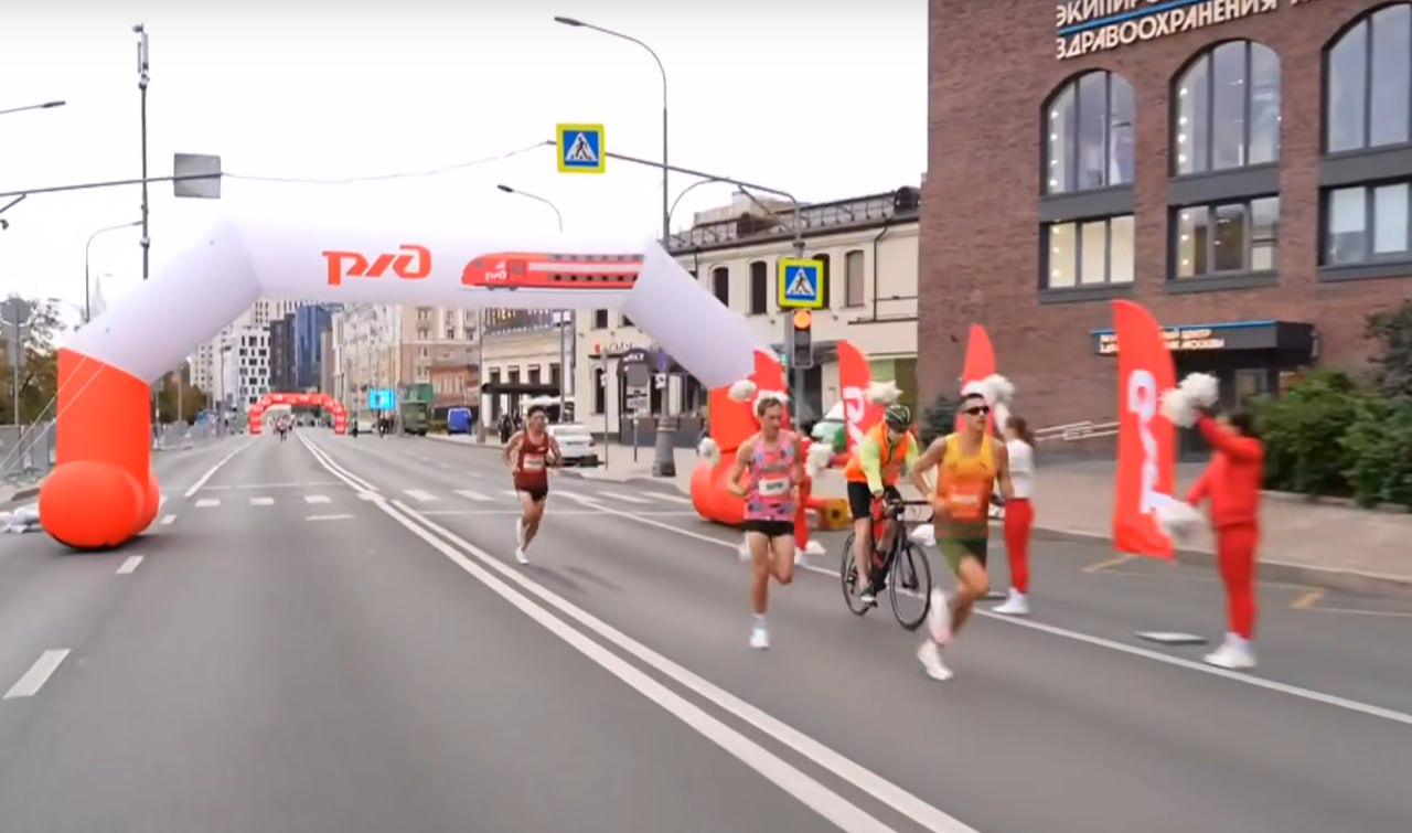 Как правильно ставить арки на дистанции? Взгляд со стороны участника.
Когда бежал дистанцию заметил безумное количество партнерских надувных арок | Сетка — социальная сеть от hh.ru