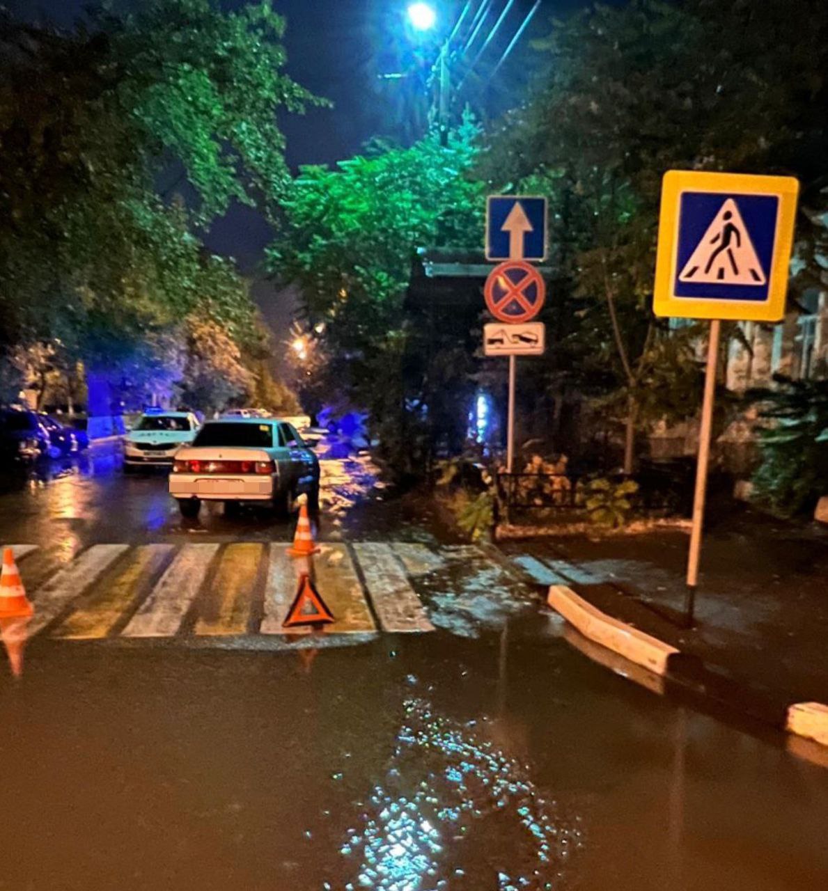 В Буденновске на переходе сбили женщину
Вечером 29 сентября на улице Пушкинской водитель ВАЗ-21101 при повороте налево не уступил дорогу пешеходу | Сетка — социальная сеть от hh.ru