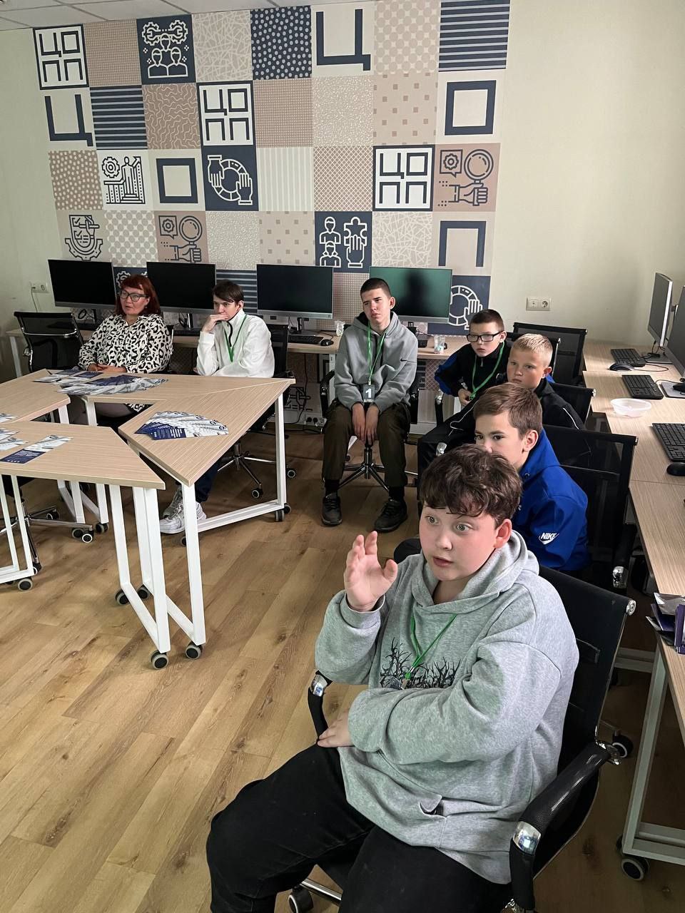 «Сибирский Гурман» провел профориентационные мастер-классы для школьников 🎓
📍 29-30 сентября в Центре опережающей профессиональной подготовки сотрудники компании «Сибирский Гурман» провели серию профо... | Сетка — социальная сеть от hh.ru