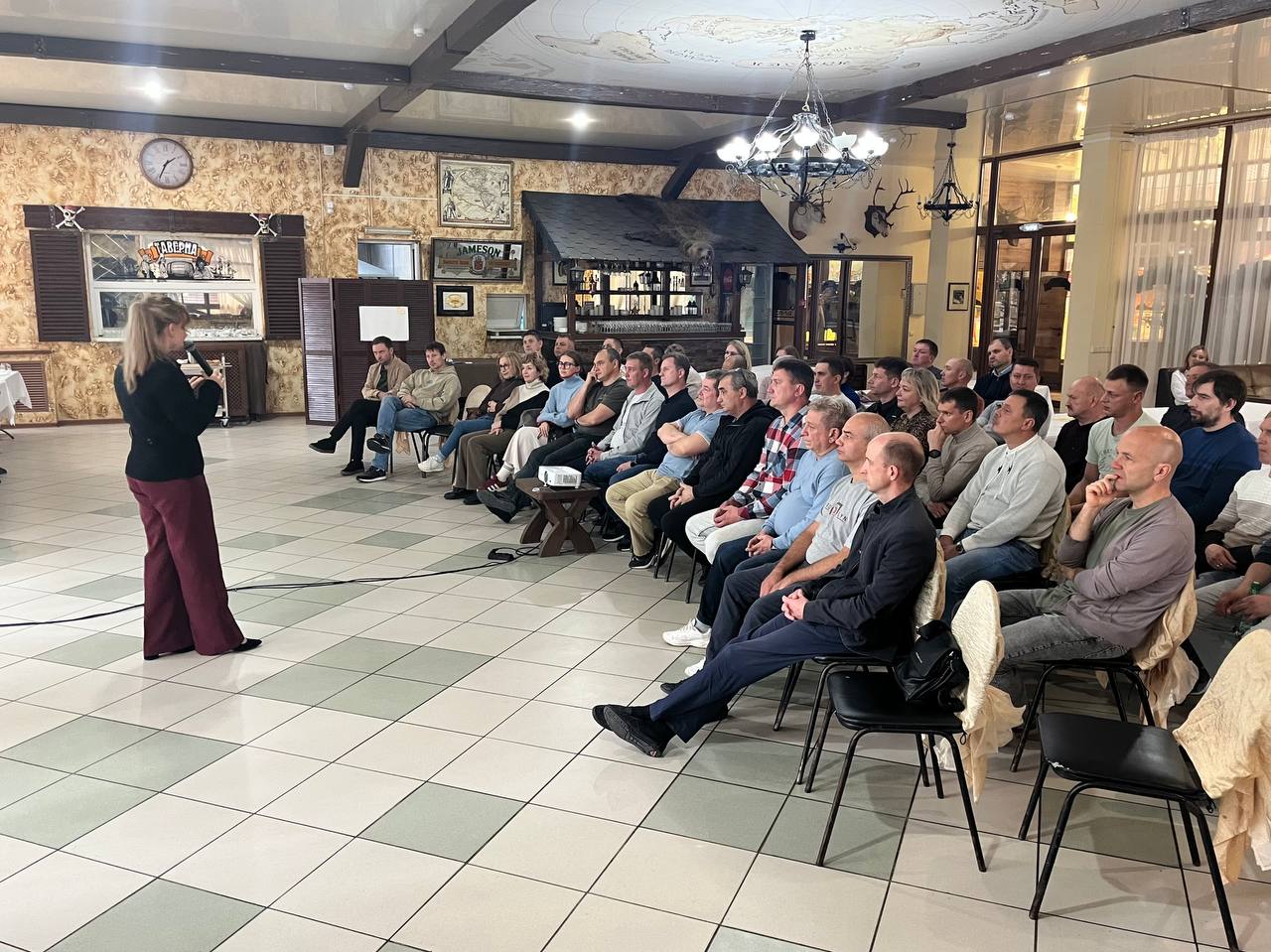 Работа с молодежью для руководителей производственного предприятия⬇️
#кейсы
В минувшую пятницу команда "ИГРАЮЧИ" провела День по работе с молодежью для производственных руководителей АО "Уралоргсинтез... | Сетка — социальная сеть от hh.ru