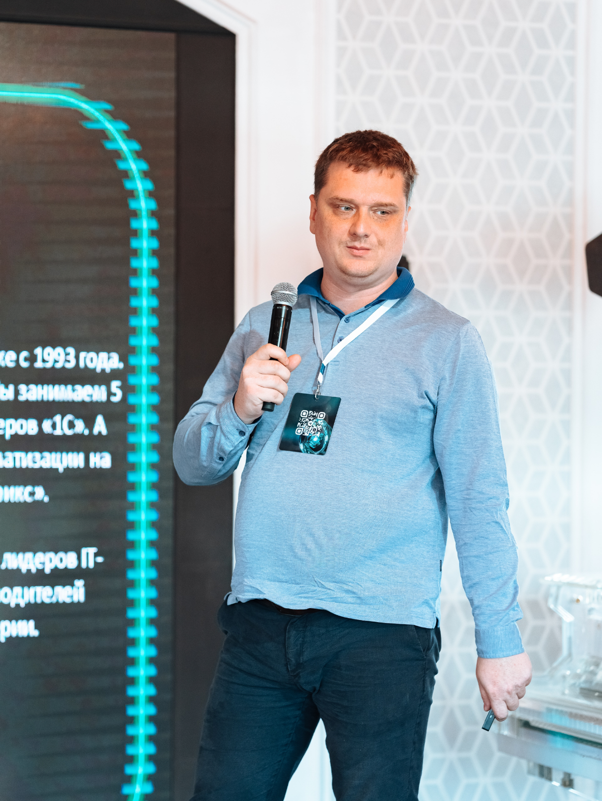 Состоялся финал бизнес-акселератора по цифровой трансформации в Крыму! 🚀  
Наша команда экспертов продолжает покорять новые вершины! На этот раз специалисты отдела программных разработок и поддержки б... | Сетка — социальная сеть от hh.ru