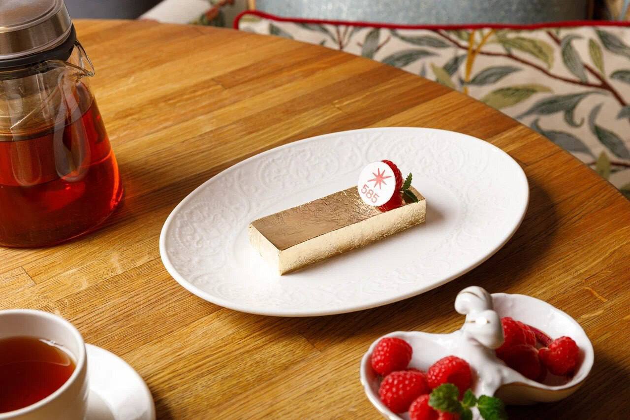 Шок, Osteria Mario в коллабе с 585 Золотой выкатили ДЕСЕРТ-ИНВЕСТИЦИЮ. За 858 рублей тебе приносят «слитник» — это торт под настоящим СЪЕДОБНЫМ золотом | Сетка — социальная сеть от hh.ru