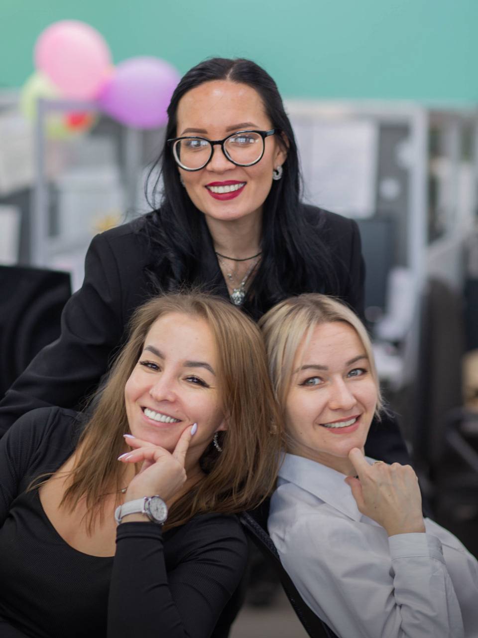 Работа в Сенсуме — это про людей и развитие
Мы — команда, которая помогает бизнесам и госучреждениям работать проще и удобнее с помощью современных информационных решений | Сетка — социальная сеть от hh.ru