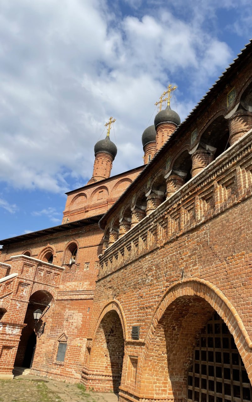 🗣Экскурсия «Крутицкое подворье»
4 октября 12:00
На экскурсии вы увидите:
➡️крутицкий теремок
➡️старый Успенский храм Крутицкого подворья
➡️спасо-Преображенский храм Новоспасского монастыря
➡️родовую у... | Сетка — социальная сеть от hh.ru