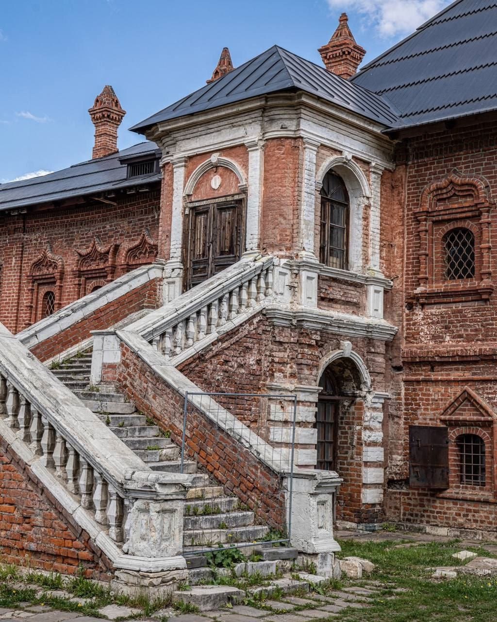 🗣Экскурсия «Крутицкое подворье»
4 октября 12:00
На экскурсии вы увидите:
➡️крутицкий теремок
➡️старый Успенский храм Крутицкого подворья
➡️спасо-Преображенский храм Новоспасского монастыря
➡️родовую у... | Сетка — социальная сеть от hh.ru