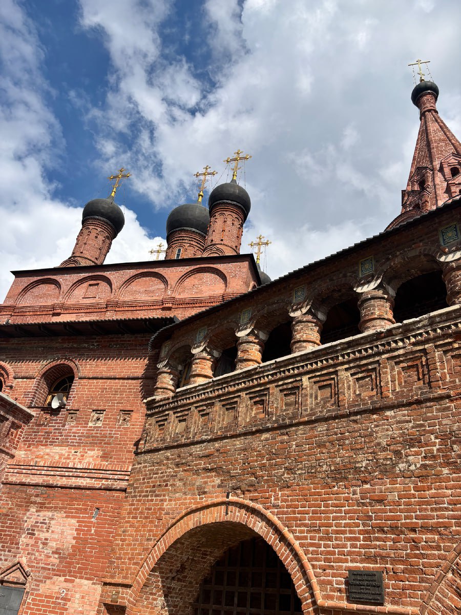 🗣Экскурсия «Крутицкое подворье»
4 октября 12:00
На экскурсии вы увидите:
➡️крутицкий теремок
➡️старый Успенский храм Крутицкого подворья
➡️спасо-Преображенский храм Новоспасского монастыря
➡️родовую у... | Сетка — социальная сеть от hh.ru