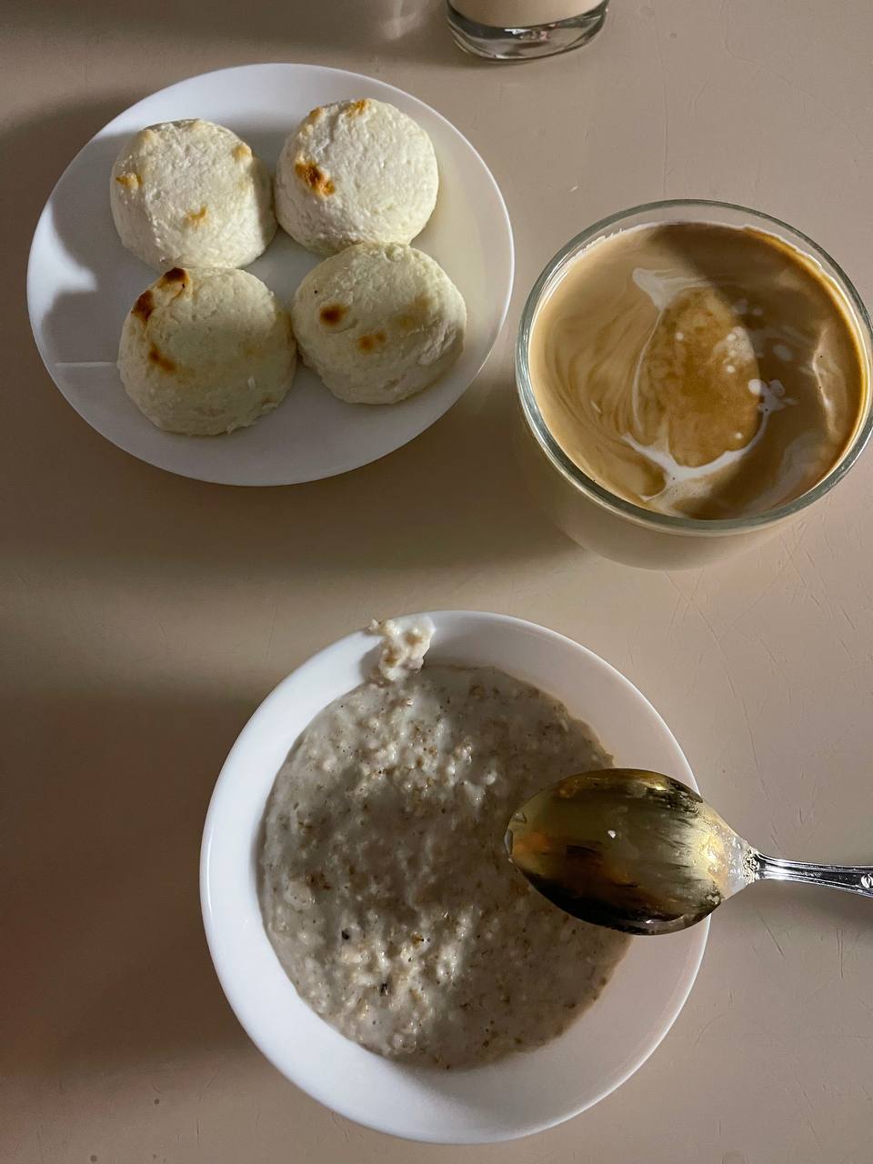 С добреньким утречком🥰
Из этого съел только кашу и выпил кофе ☕️ | Сетка — социальная сеть от hh.ru