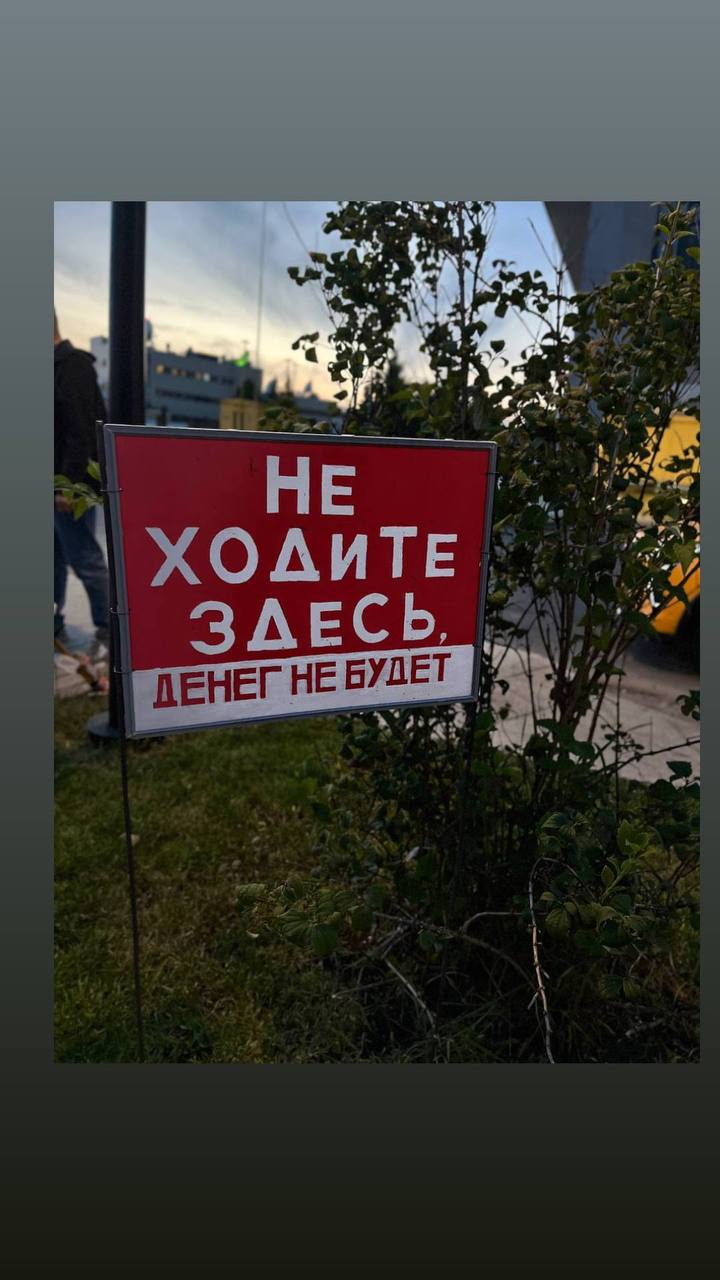 Когда запреты не помогают, переходим к устрашению
Как думаете, такой вариант работает лучше?
#юморвКС
Сервис в деталях
В этом посте были ссылки, но мы их удалили по правилам Сетки | Сетка — социальная сеть от hh.ru