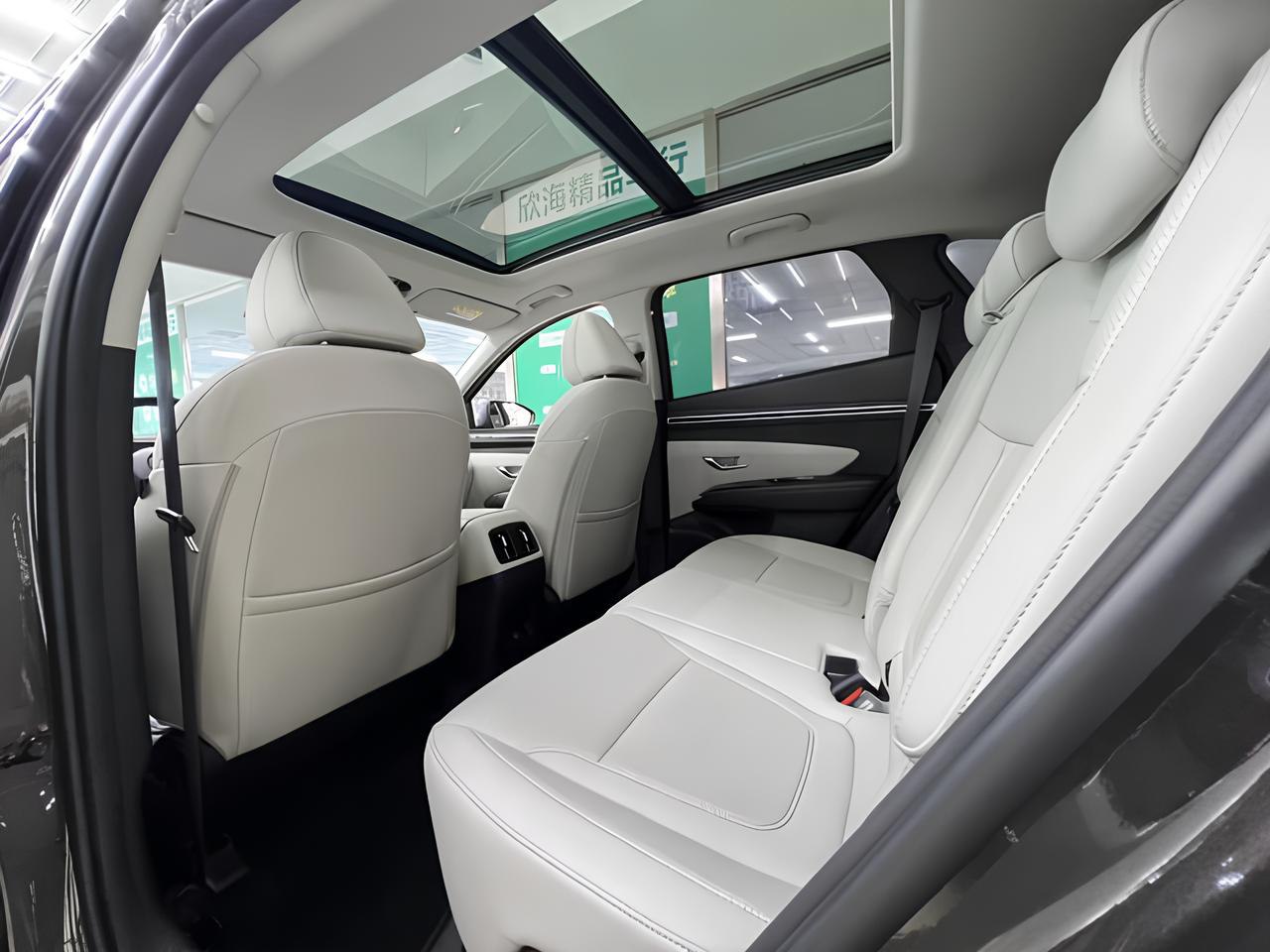 🚘 Hyundai Tucson L
Свежий кросс, который не просто радует глаз, но и кошелёк
✅ 2021 март
✅ 30665 км
✅ Бензин 1.5 л (200 л.с | Сетка — социальная сеть от hh.ru