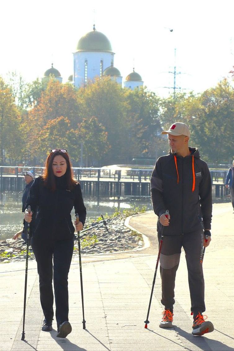 🚶Всемирный день ходьбы в парках Москвы
5 октября 10:00
За один день вы пройдете три километра, примете участие в мастер-классе по цигуну, выпьете ароматного чая и насладитесь концертом
Палки можно взя... | Сетка — социальная сеть от hh.ru