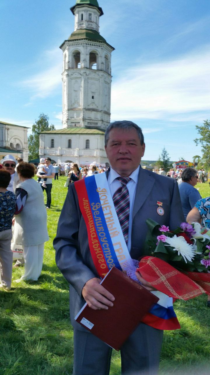 Как Виктор Чучин создал на пенсии компанию с выручкой 2 млрд рублей и стал меценатом
Вообще я за ним пару лет ВКонтакте слежу, живёт мужик на плоту, делает встречи предпринимателей аж в Устюге, а тут ... | Сетка — социальная сеть от hh.ru