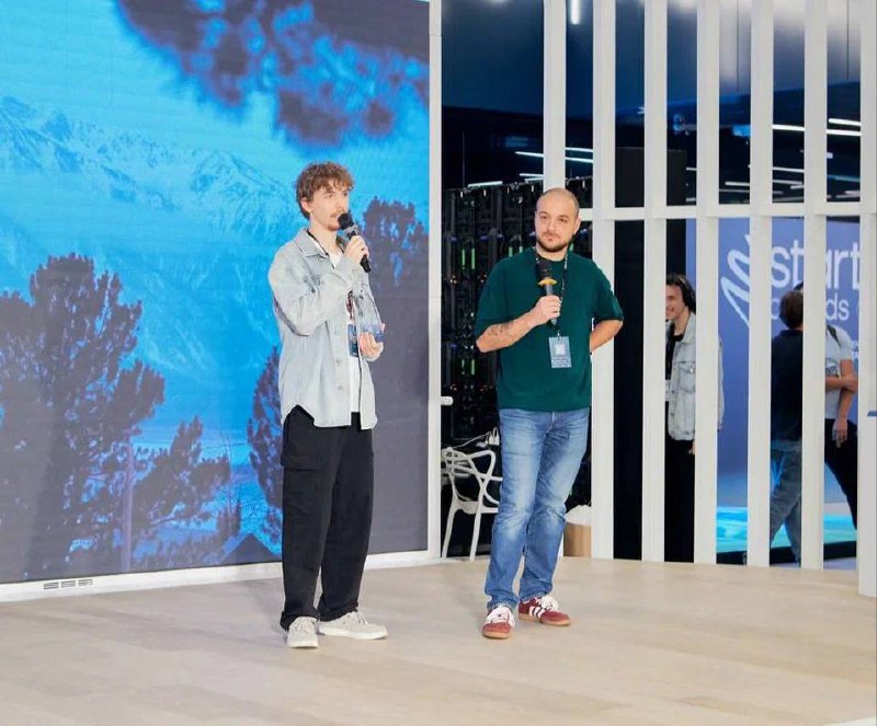 🖇 Венчурный фонд Хайв наградил финалиста премии Startech | Сетка — социальная сеть от hh.ru