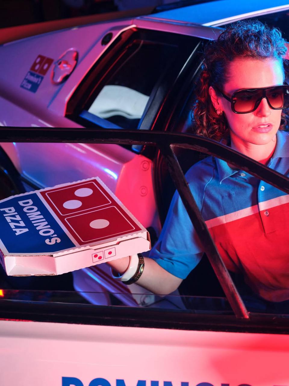 О, Dominos исполнилось аж 40 лет и по такому поводу бренд совершил камбэк в 1985-е и дропнул лимитированную линейку фирменного шмота, куда вошли кепка, носки, поло и ретро-бомбер.
Выглядит стильно 🤓 | Сетка — социальная сеть от hh.ru