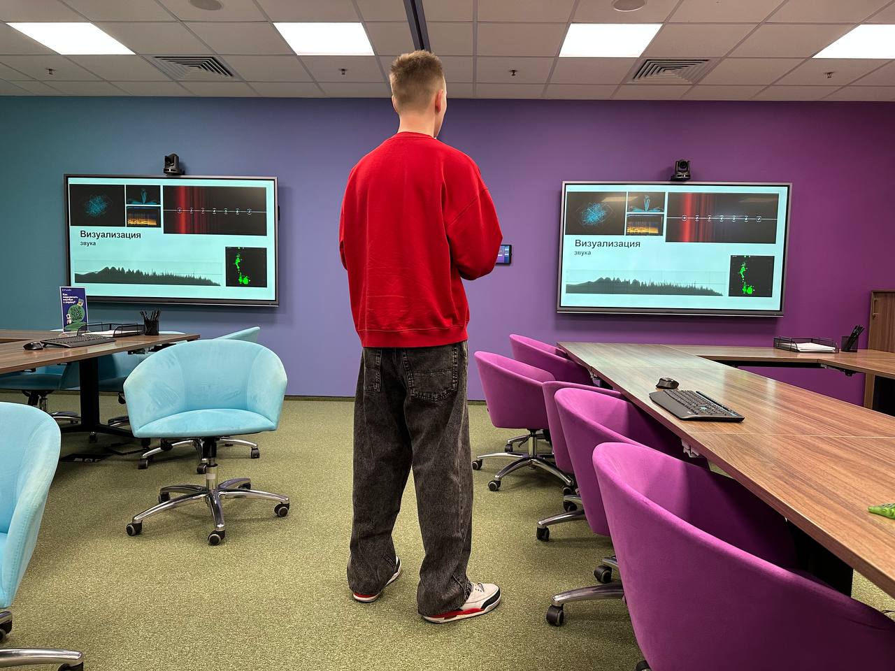 Провели еще один внутренний митап по фронтенду. Не смотря на все преграды и отобранный лекторий, который мы заранее бронировали, все получилось и получилось хорошо | Сетка — социальная сеть от hh.ru