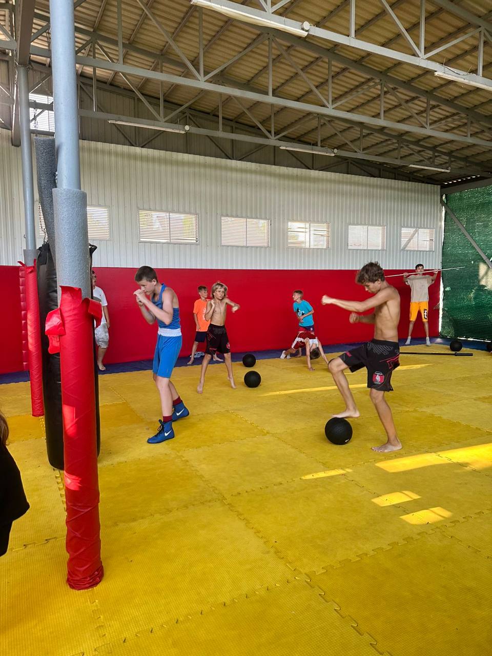 Спортивные сборы в Ленинградской облости на базе кирочного подворье
Посёлок поляны
С 28по30 ноября
Питание
Прожив в номерах
Три Тренировки
Авторские методики
Спеши записаться
Тел 88214425529
—————————... | Сетка — социальная сеть от hh.ru