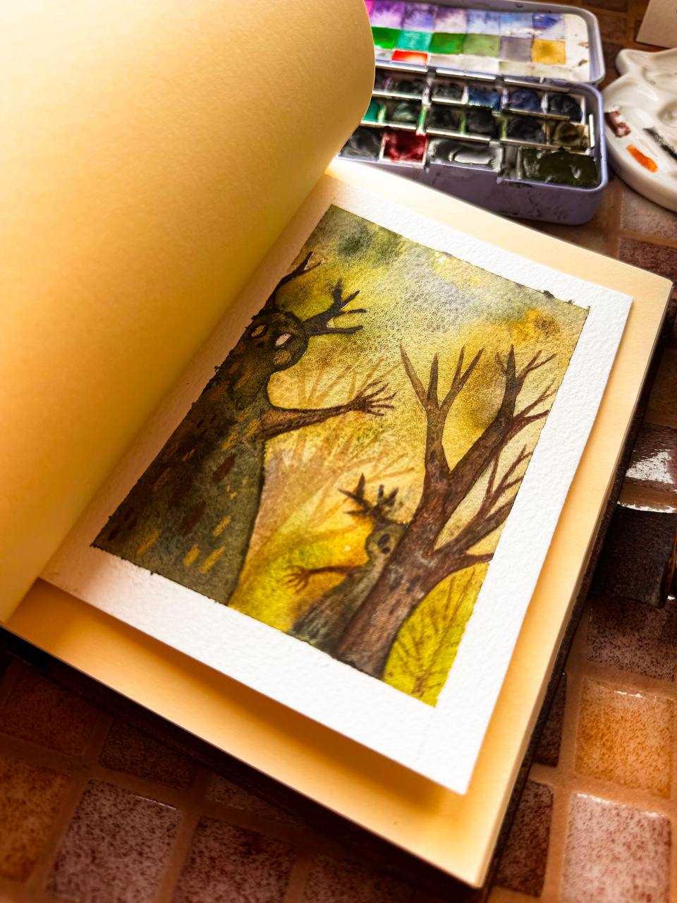 День 3/31 «Шуршащие жители леса» #inktober2025
Говорят, если зайти в самый старый лес и остановиться, можно услышать едва слышное «шур-шур-шур».
Это не просто шелест опадающей листвы | Сетка — социальная сеть от hh.ru