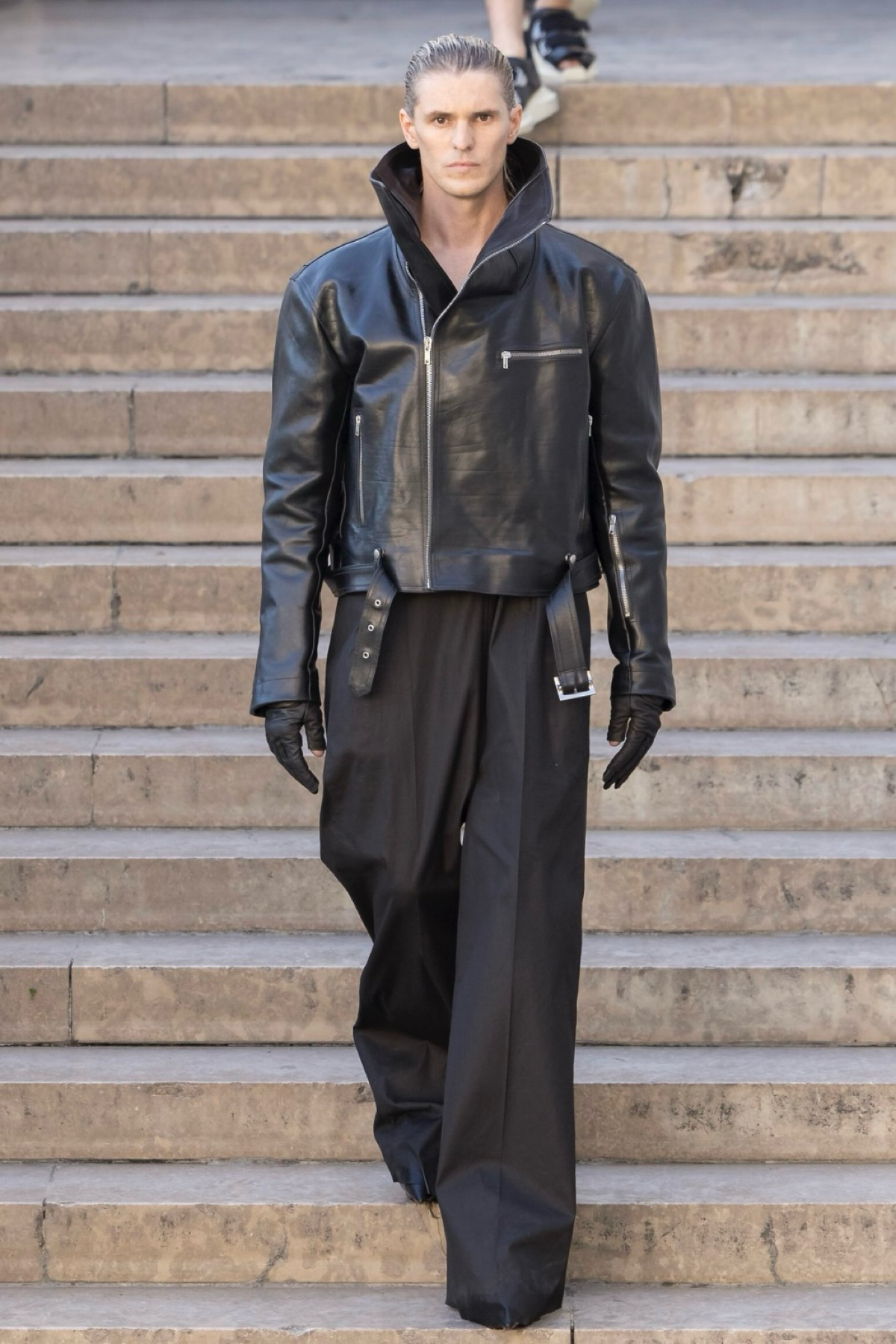 Rick Owens S/S 2026  Гламур и грязь. Искренность и тень 🧛🏻 | Сетка — социальная сеть от hh.ru