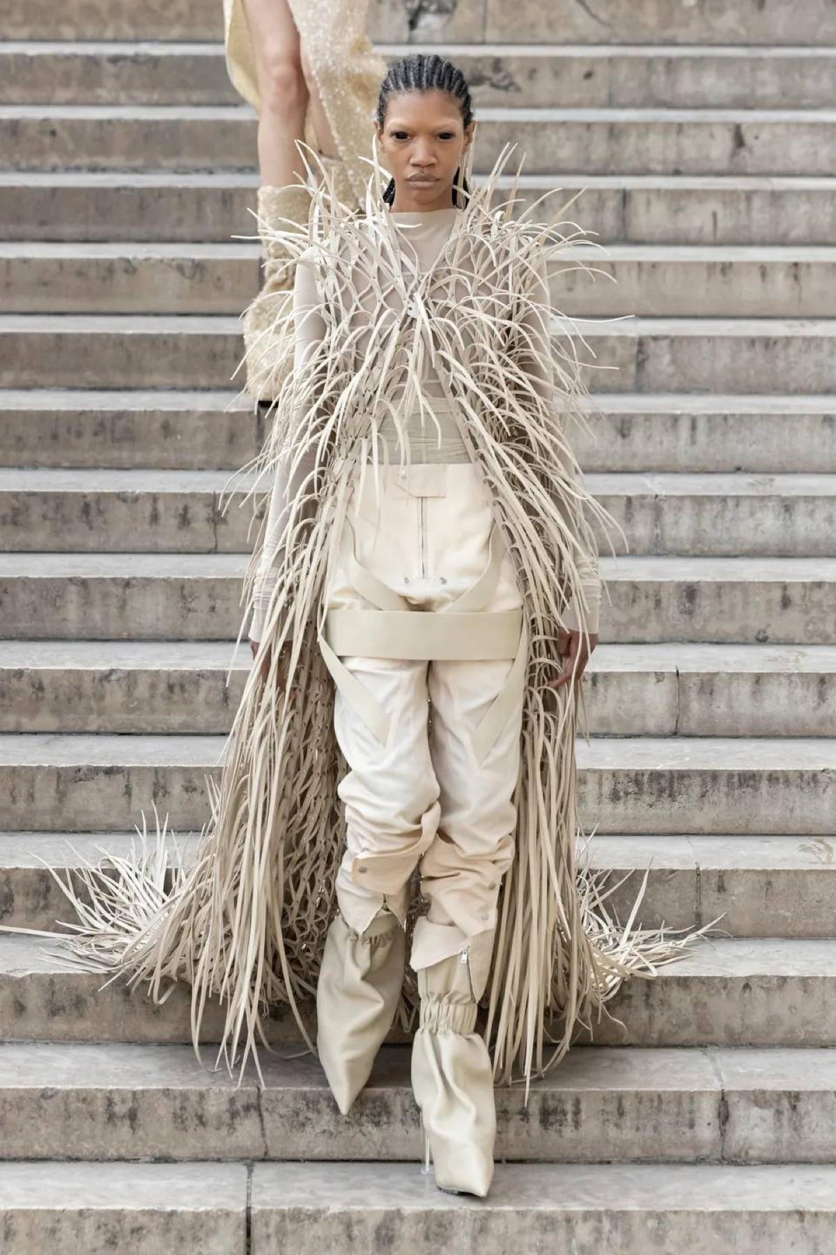 Rick Owens S/S 2026  Гламур и грязь. Искренность и тень 🧛🏻 | Сетка — социальная сеть от hh.ru
