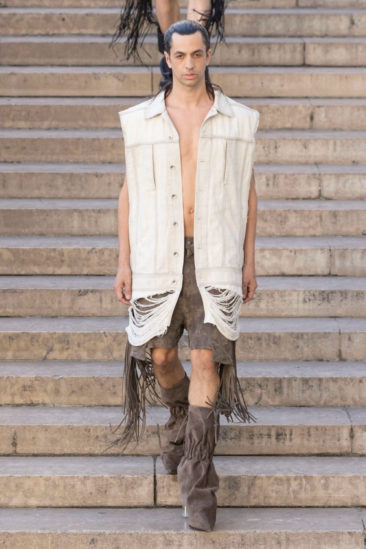 Rick Owens S/S 2026  Гламур и грязь. Искренность и тень 🧛🏻 | Сетка — социальная сеть от hh.ru