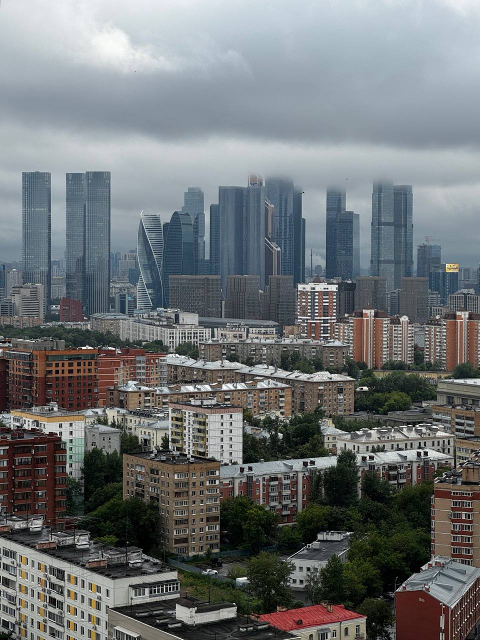 На рынке девелопмента сейчас есть вопрос связанный с управлением аменитис
В премиальных проектах закладывают десятки помещений только для резидентов | Сетка — социальная сеть от hh.ru