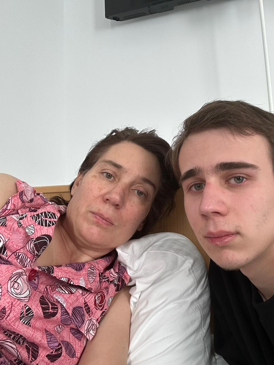 🙏 Нужна ваша помощь
У нашего редактора Романа Грудова беда — его мама, Анна Васильевна, борется с раком сигмовидной кишки 4 стадии. Лечение длительное и очень дорогостоящее | Сетка — социальная сеть от hh.ru