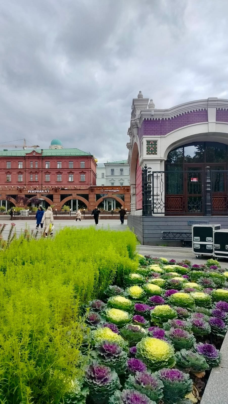 По прогнозам синоптиков следующая неделя будет 🌧дождливой, поэтому предлагаем вам в прогуляться по Москве, насладиться ☀солнечным теплом и красотой 🍂осени | Сетка — социальная сеть от hh.ru