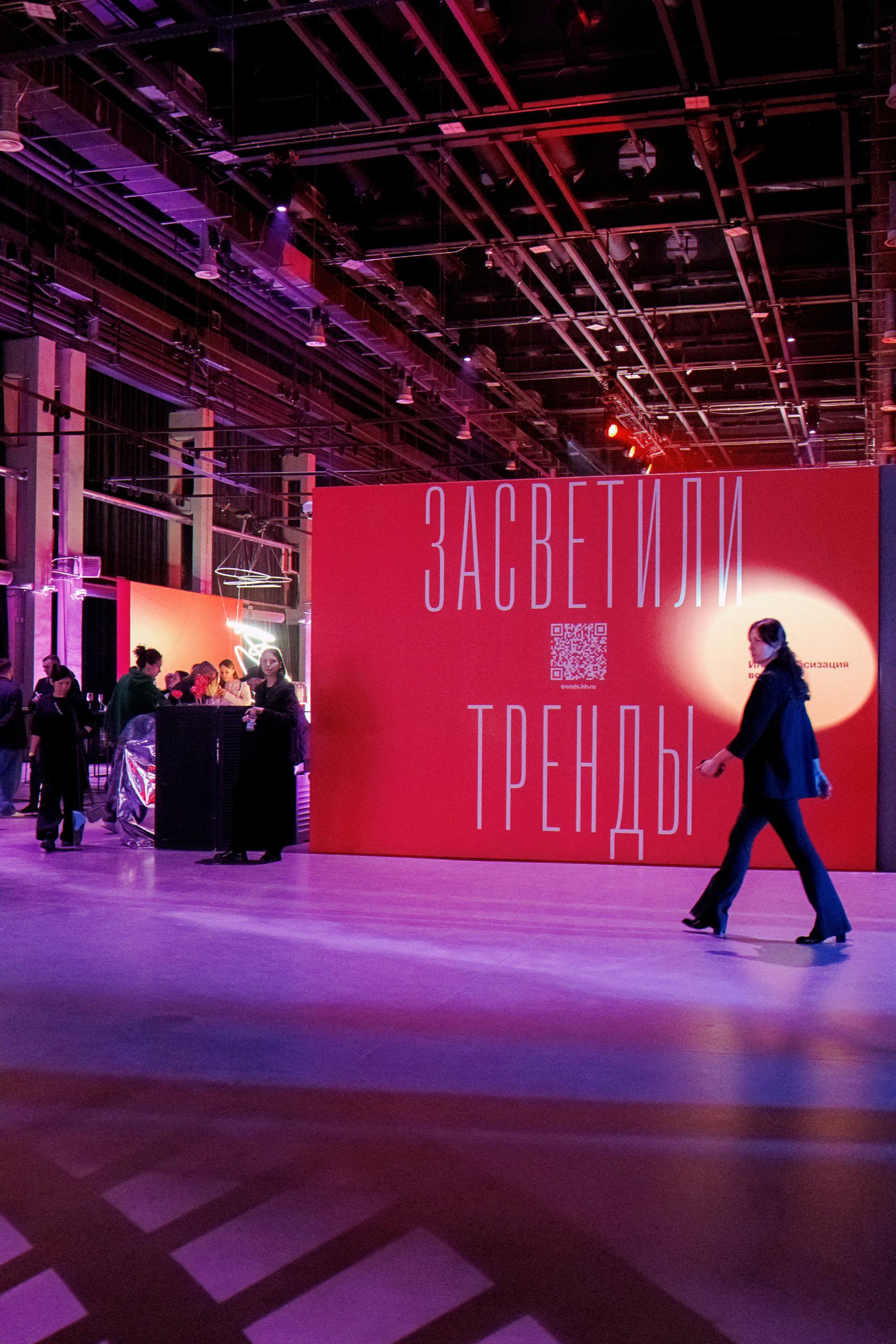 HeadHunter презентовал AI-ассистента для рекрутеров
🌟 Что случилось
HeadHunter провёл в Москве флагманскую конференцию для лидеров HR и бизнеса | Сетка — социальная сеть от hh.ru