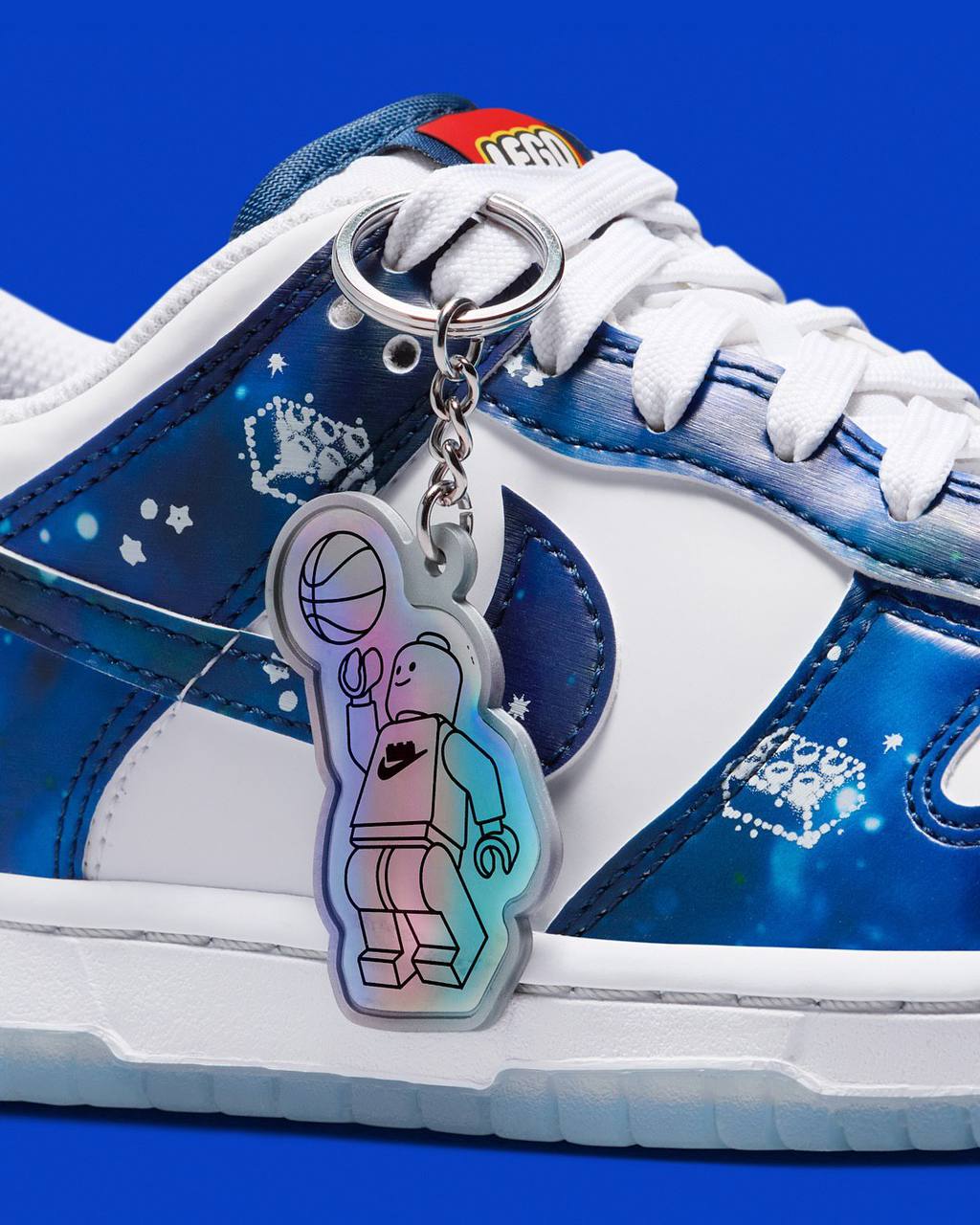 Вау, Lego и Nike снова объединяются и выпускают космическую пару — Nike Dunk Low GS «Galaxy». Релиз намечен на 22 октября | Сетка — социальная сеть от hh.ru