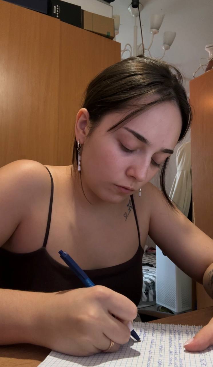 Сегодня я подготавливалась к марафону, была закупка, скачаны доки и завтра уже будет первый день 🙃
А так же параллельно я делаю:
🍂 презентации для недвижимости
🍂 креативы для рекламы
🍂 маникюр
🍂 а ещё... | Сетка — социальная сеть от hh.ru